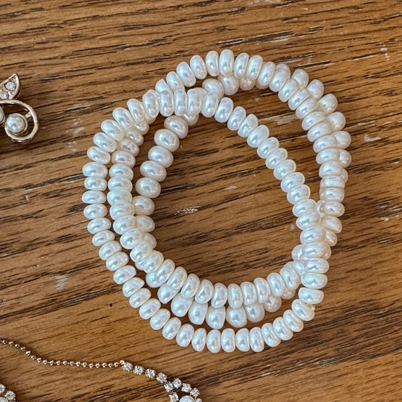 Wedding/Prom/Homecoming Elegant Pearl and Gold Women's Accessory Set - Picture 4 of 4